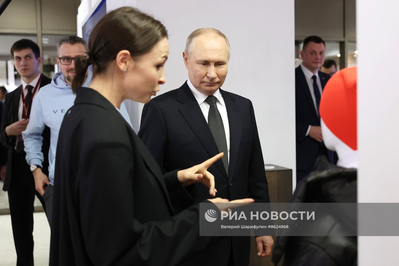 Президент РФ В. Путин принял участие в форуме "Сильные идеи для нового времени"