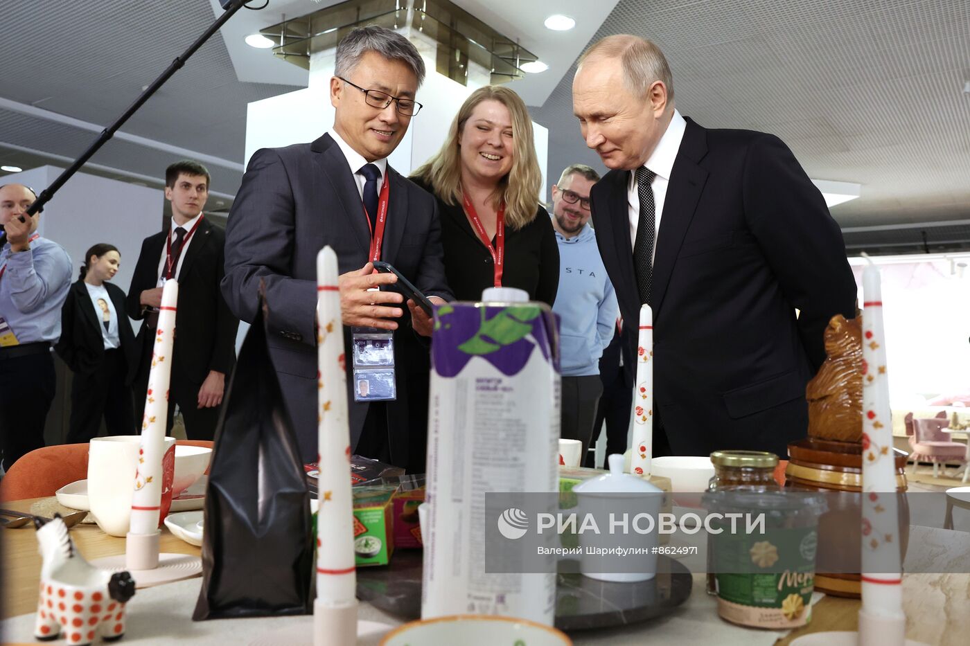 Президент РФ В. Путин принял участие в форуме "Сильные идеи для нового времени"