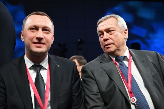 Президент РФ В. Путин принял участие в форуме "Сильные идеи для нового времени"