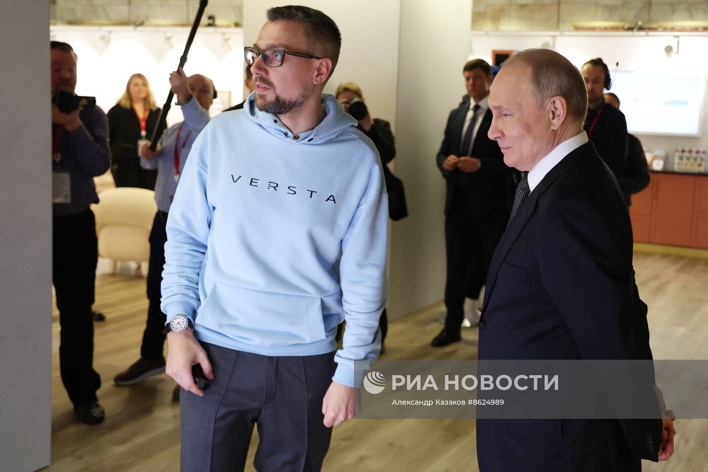 Президент РФ В. Путин принял участие в форуме "Сильные идеи для нового времени"