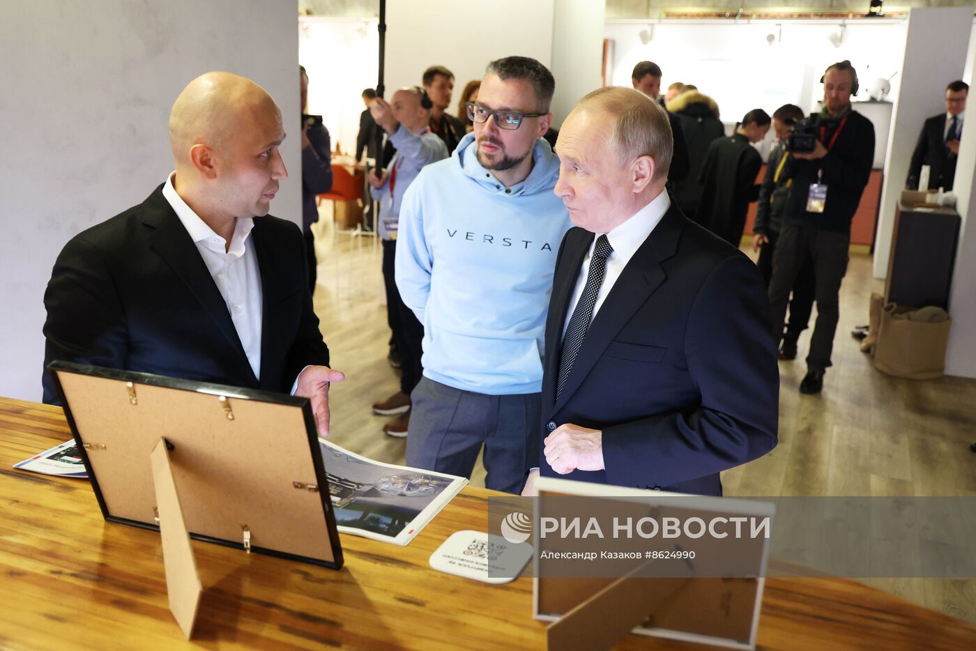 Президент РФ В. Путин принял участие в форуме "Сильные идеи для нового времени"