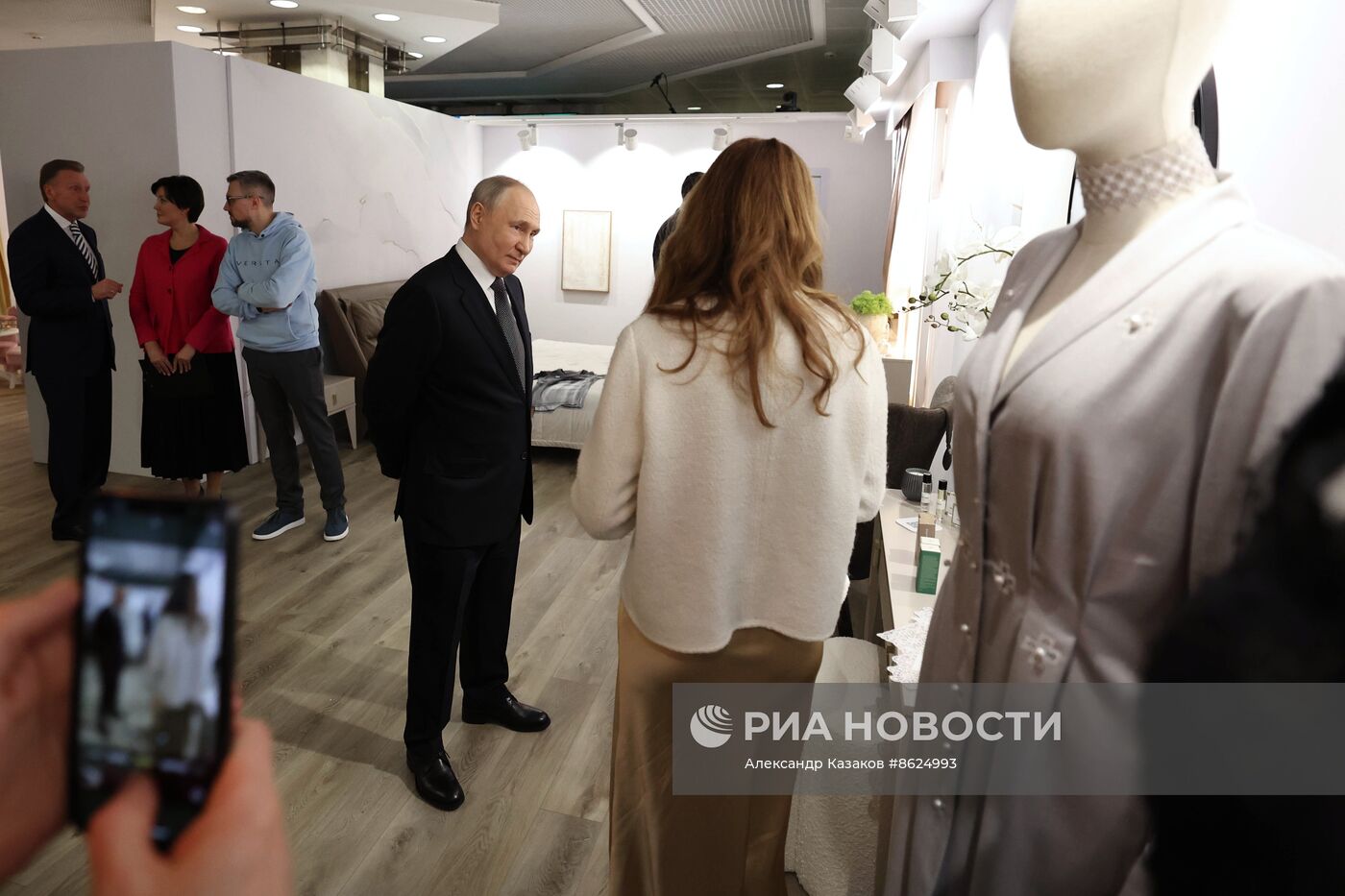 Президент РФ В. Путин принял участие в форуме "Сильные идеи для нового времени"