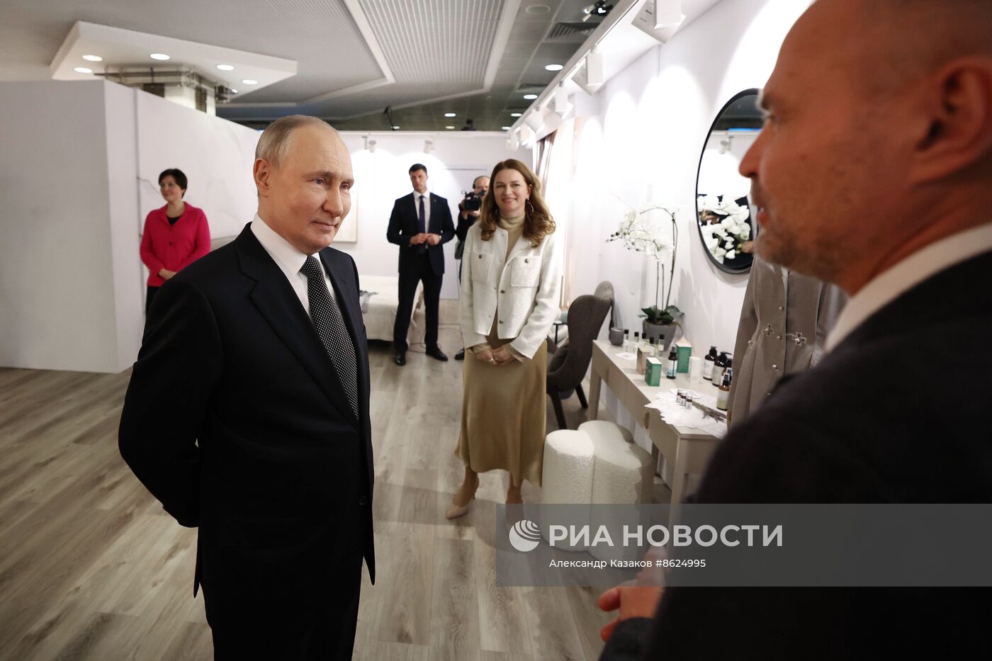 Президент РФ В. Путин принял участие в форуме "Сильные идеи для нового времени"