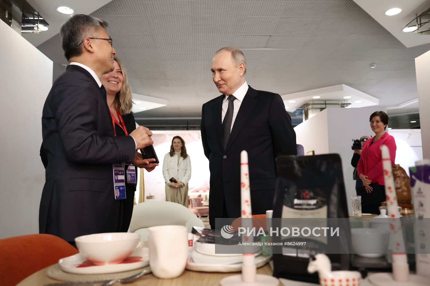 Президент РФ В. Путин принял участие в форуме "Сильные идеи для нового времени"