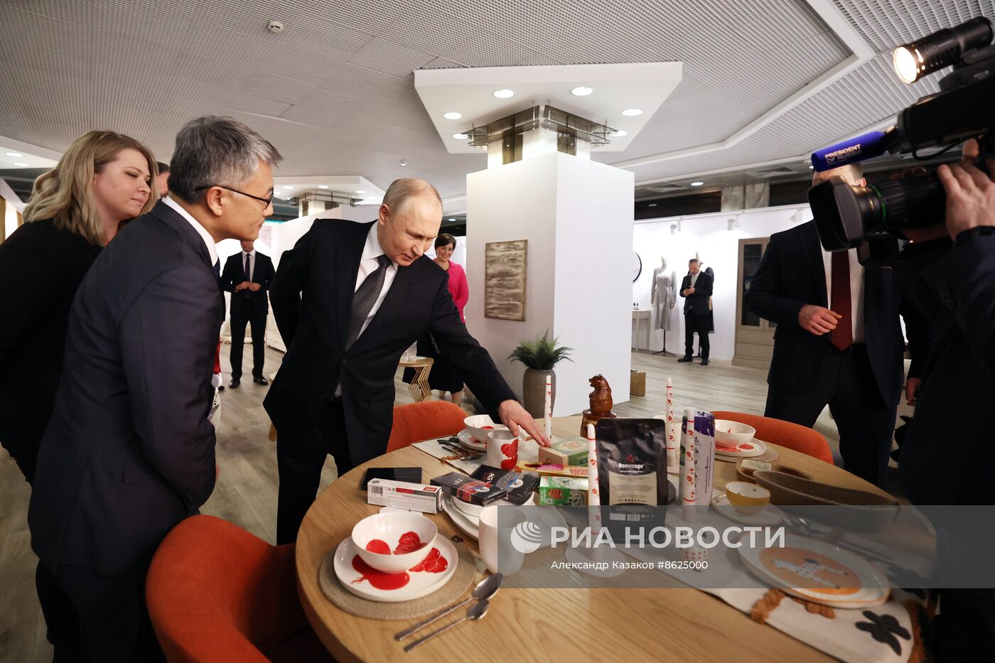 Президент РФ В. Путин принял участие в форуме "Сильные идеи для нового времени"