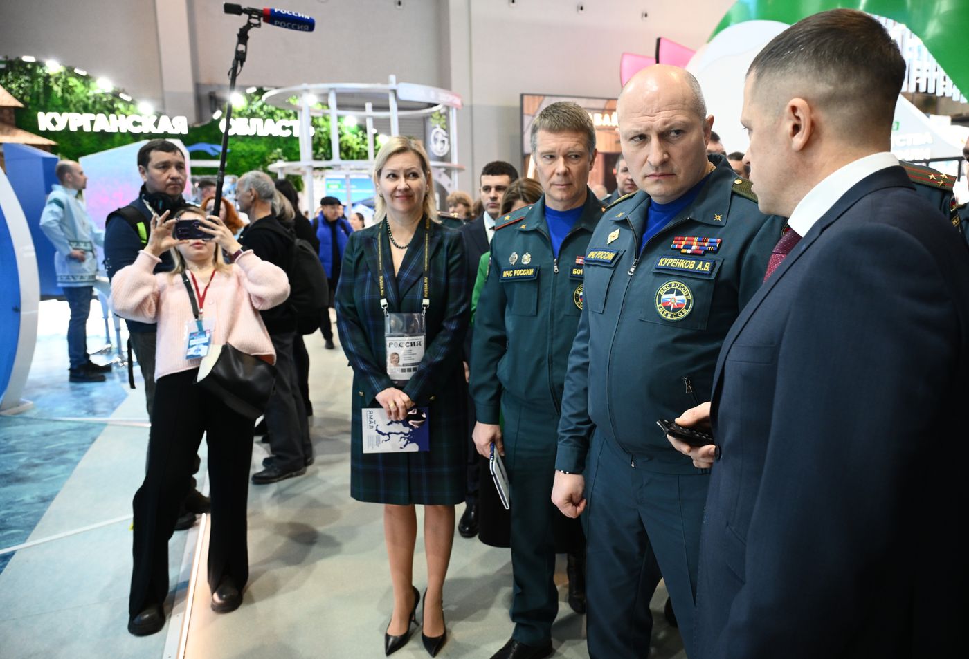 Выставка "Россия". Глава МЧС России А. Куренков посетил выставку
