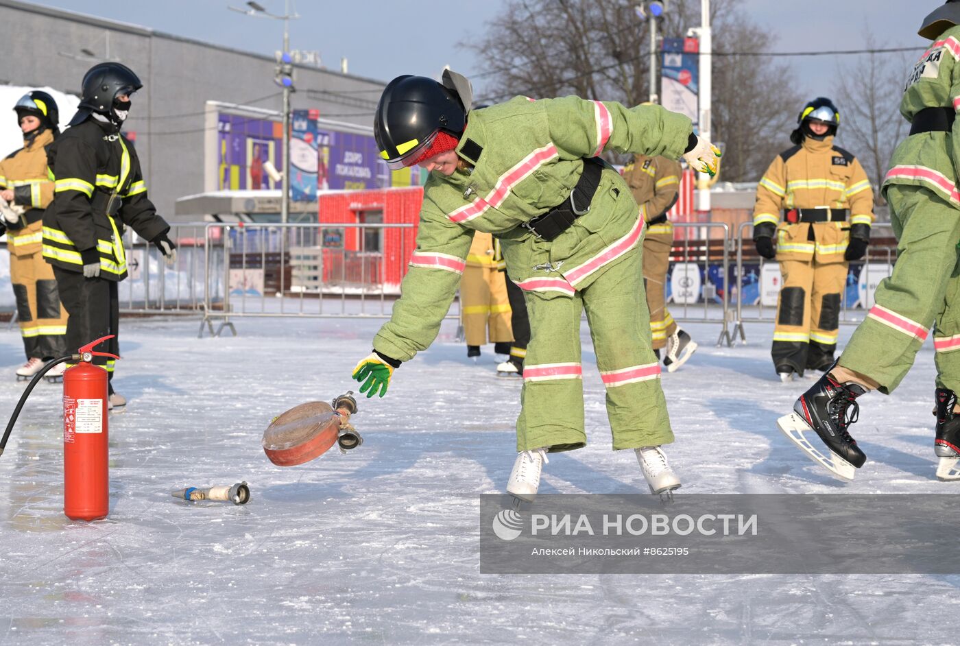 Выставка "Россия". Пожарно-спасательский праздник на коньках "Мама, папа, я - пожарная семья"