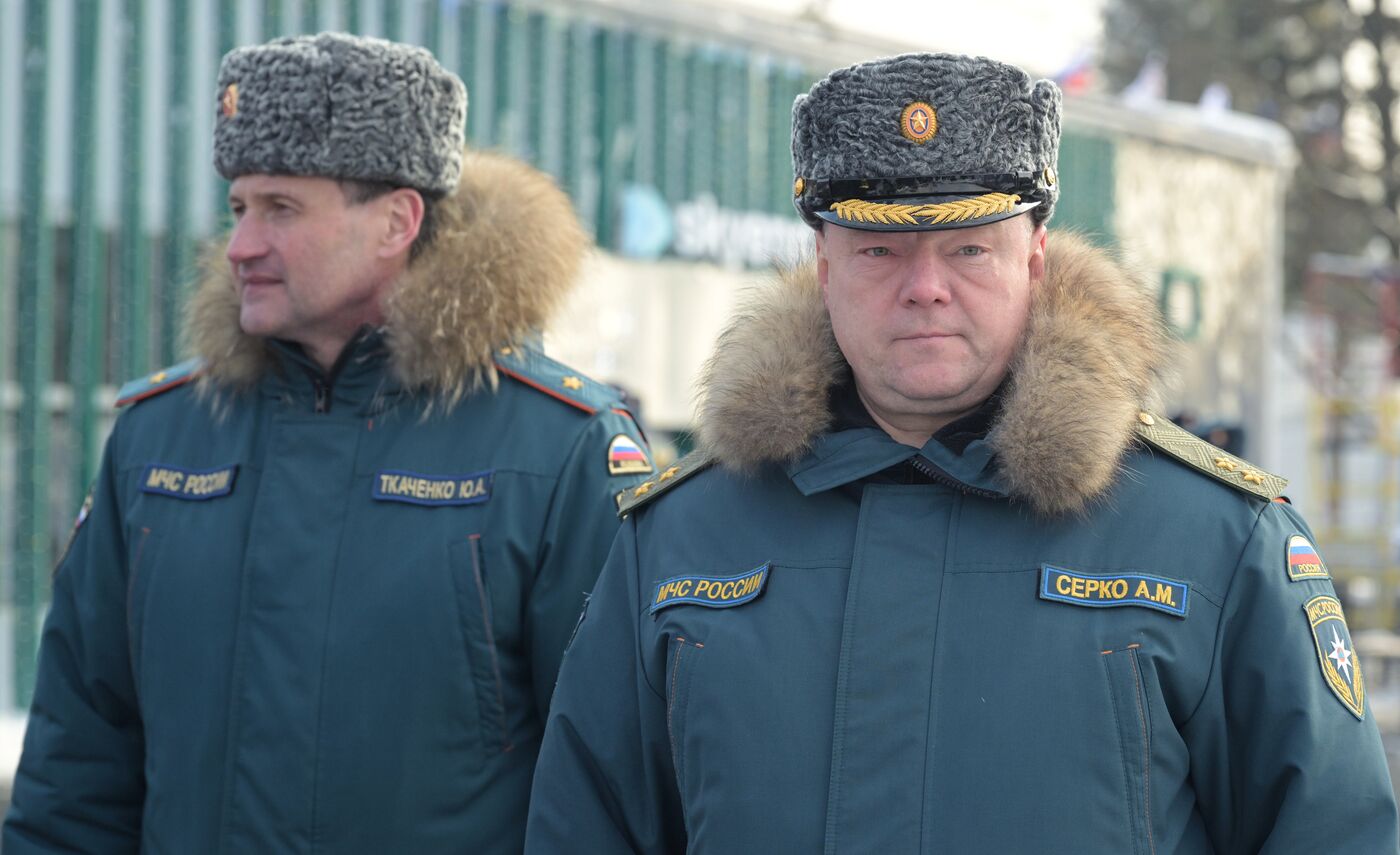 Выставка "Россия". Пожарно-спасательский праздник на коньках "Мама, папа, я - пожарная семья"