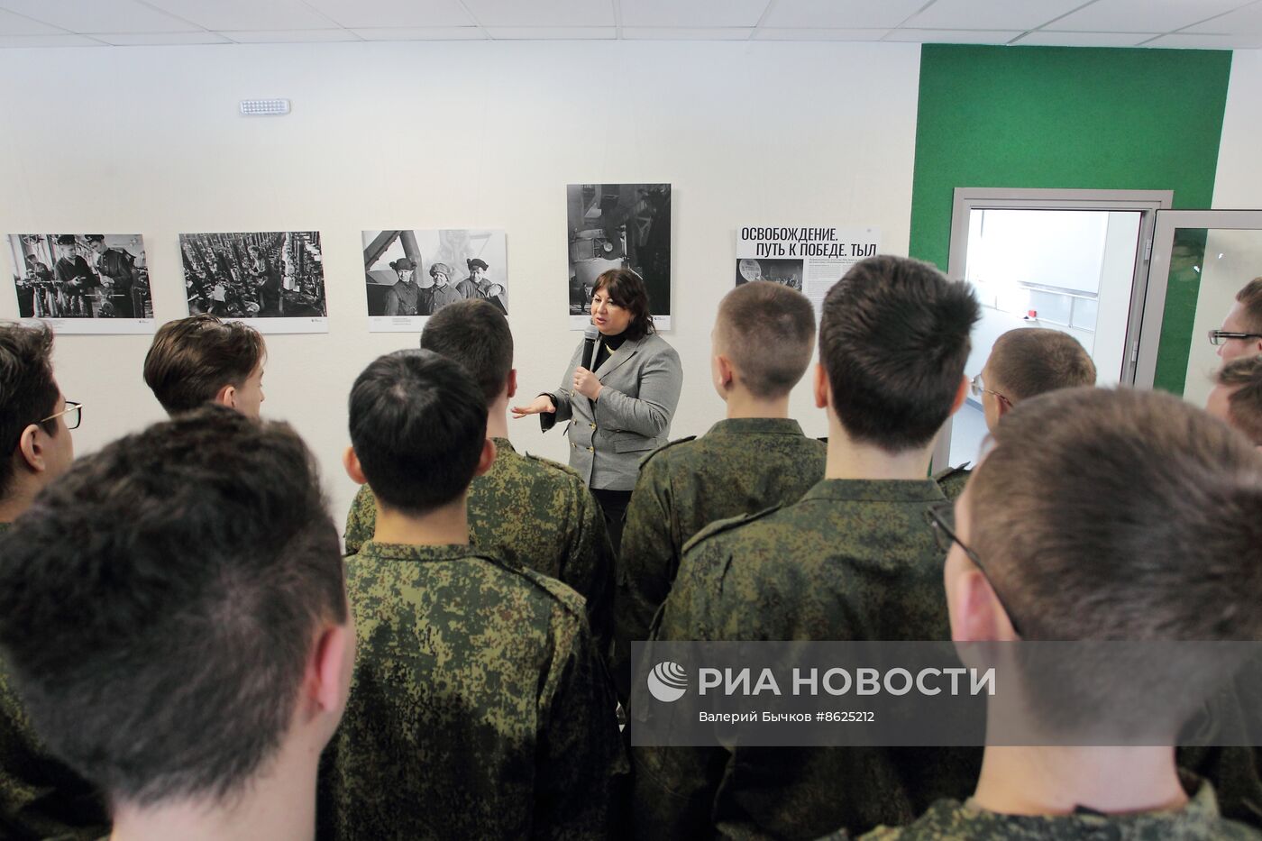 Открытие фотовыставки МИА "Россия сегодня" "Освобождение. Путь к Победе"