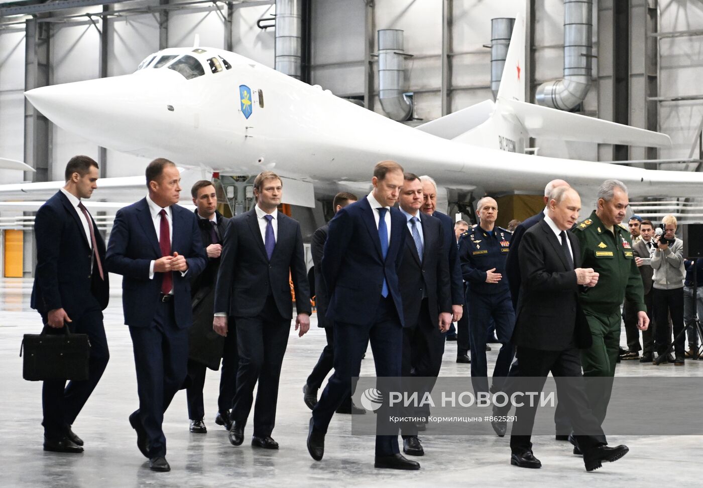 Президент РФ В. Путин посетил Казанский авиационный завод имени С. П. Горбунова