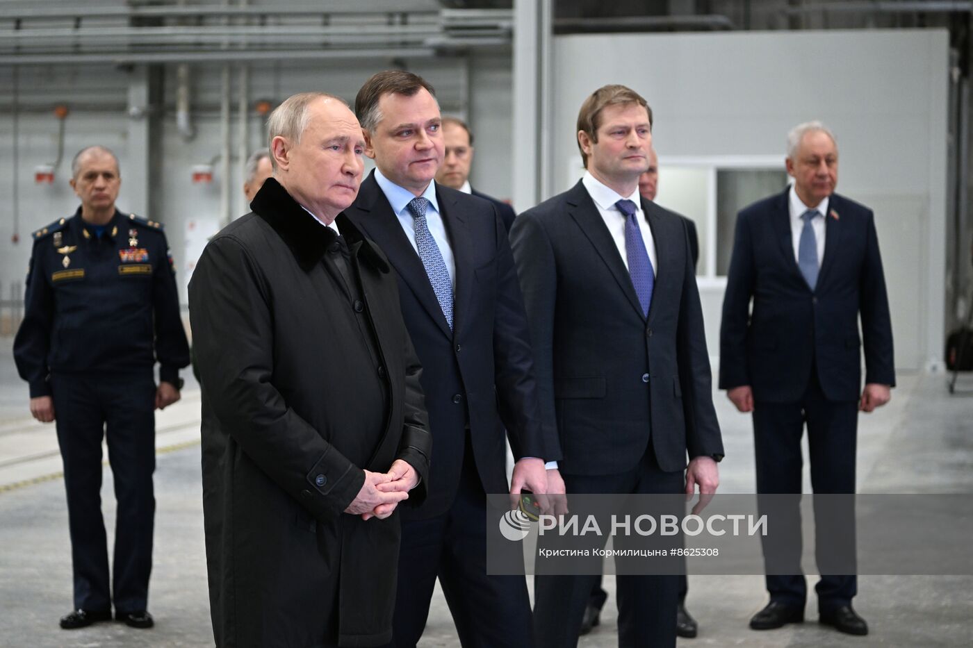 Президент РФ В. Путин посетил Казанский авиационный завод имени С. П. Горбунова