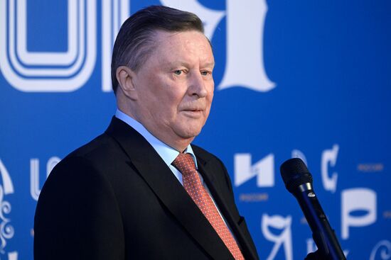 Выставка "Россия". Пленарная сессия "О ключевых достижениях и результатах развития в транспортной отрасли"