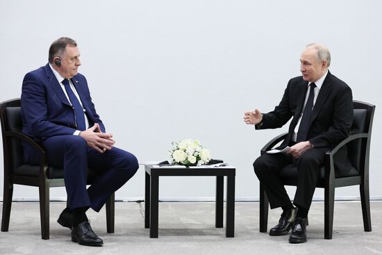 Президент РФ В. Путин встретился с президентом Республики Сербской М. Додиком
