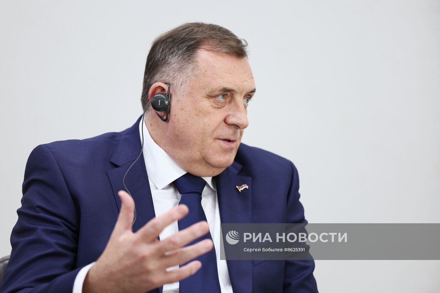 Президент РФ В. Путин встретился с президентом Республики Сербской М. Додиком