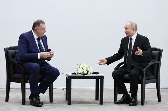 Президент РФ В. Путин встретился с президентом Республики Сербской М. Додиком
