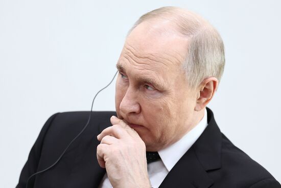 Президент РФ В. Путин встретился с президентом Республики Сербской М. Додиком