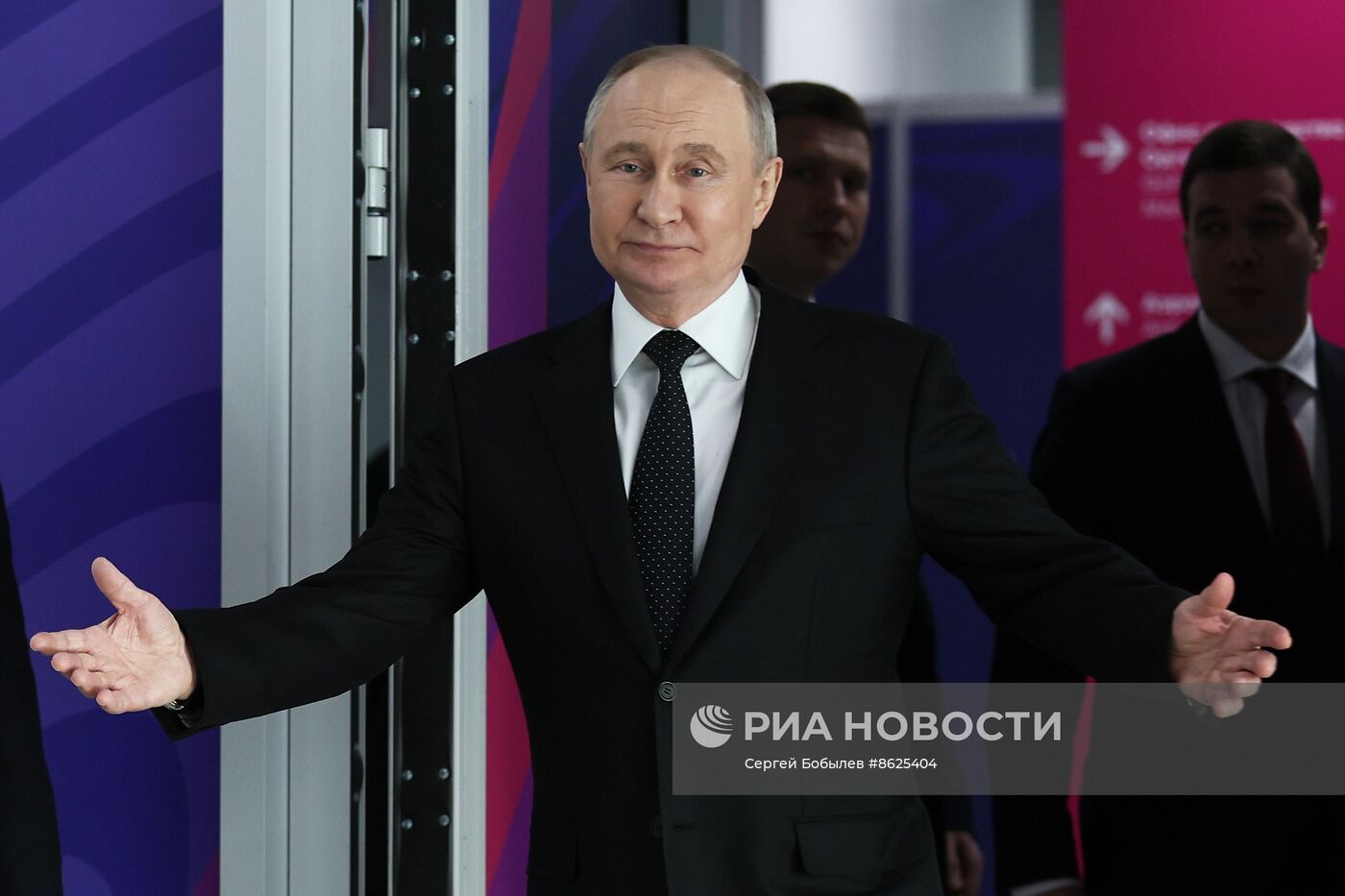 Президент РФ В. Путин встретился с президентом Республики Сербской М. Додиком