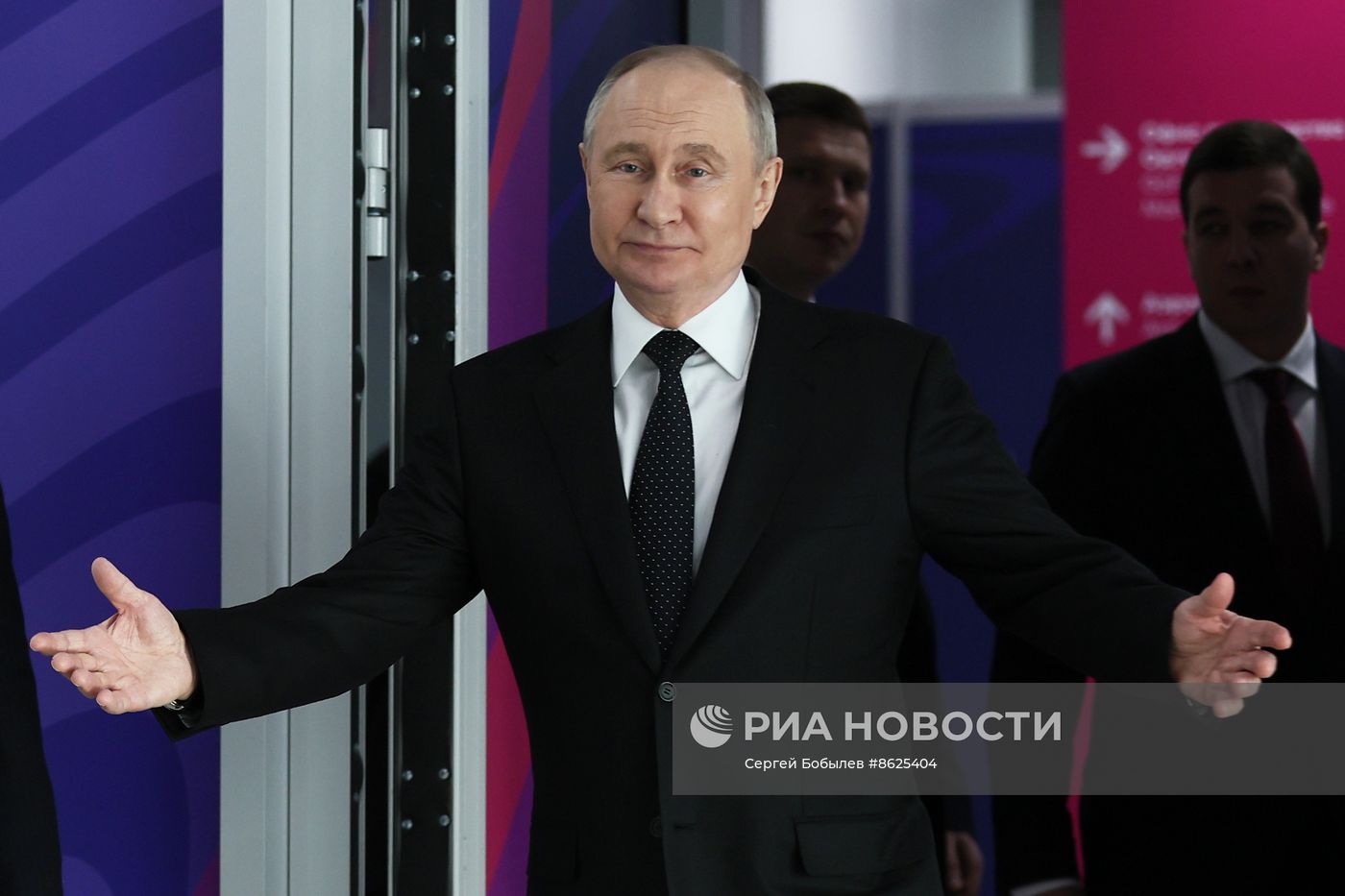 Президент РФ В. Путин встретился с президентом Республики Сербской М. Додиком