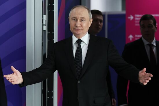 Президент РФ В. Путин встретился с президентом Республики Сербской М. Додиком