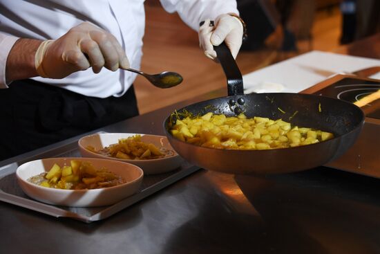 Выставка "Россия". Кулинарное шоу от шеф-повара бортового питания "Аэромар"