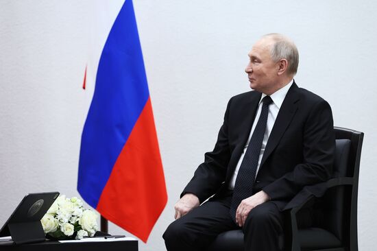 Президент РФ В. Путин встретился с президентом Киргизии Садыром Жапаровым