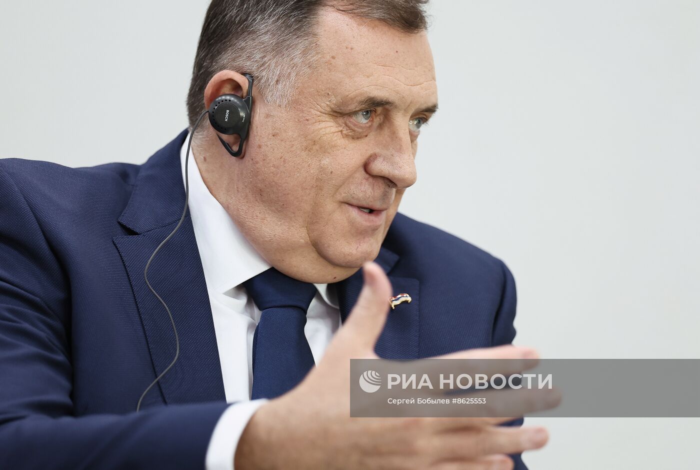 Президент РФ В. Путин встретился с президентом Республики Сербской М. Додиком