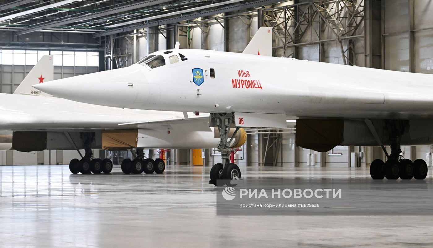 Президент РФ В. Путин посетил Казанский авиационный завод имени С. П. Горбунова