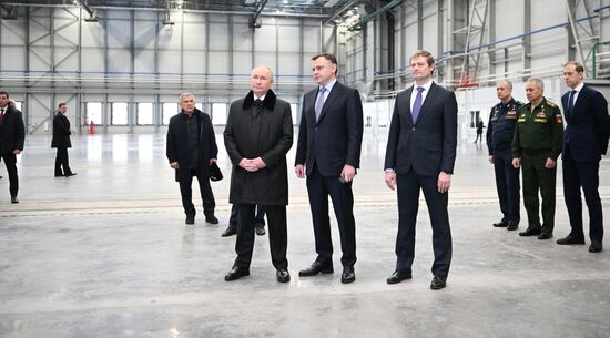 Президент РФ В. Путин посетил Казанский авиационный завод имени С. П. Горбунова