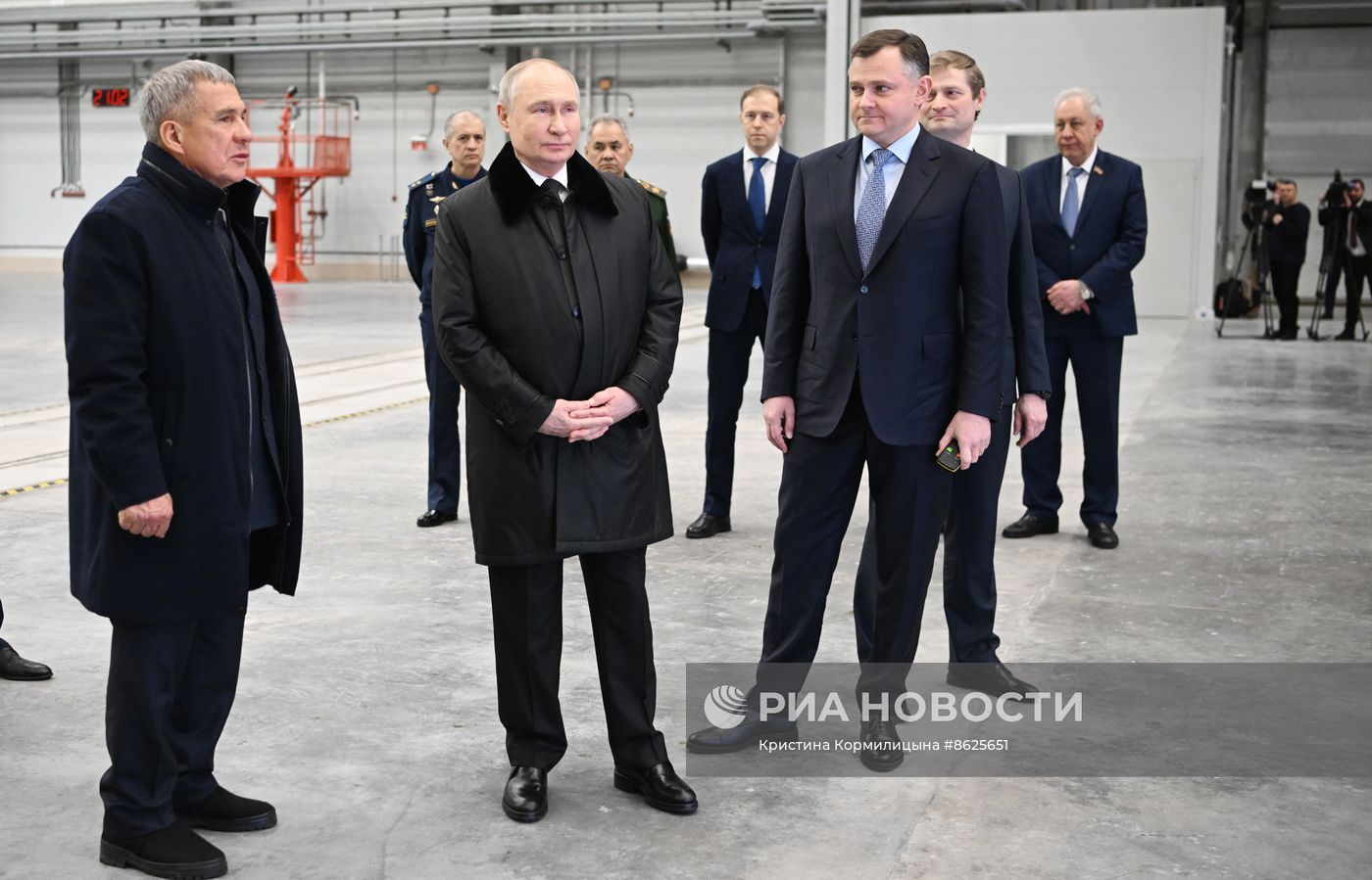 Президент РФ В. Путин посетил Казанский авиационный завод имени С. П. Горбунова