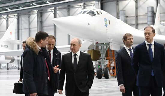 Президент РФ В. Путин посетил Казанский авиационный завод имени С. П. Горбунова
