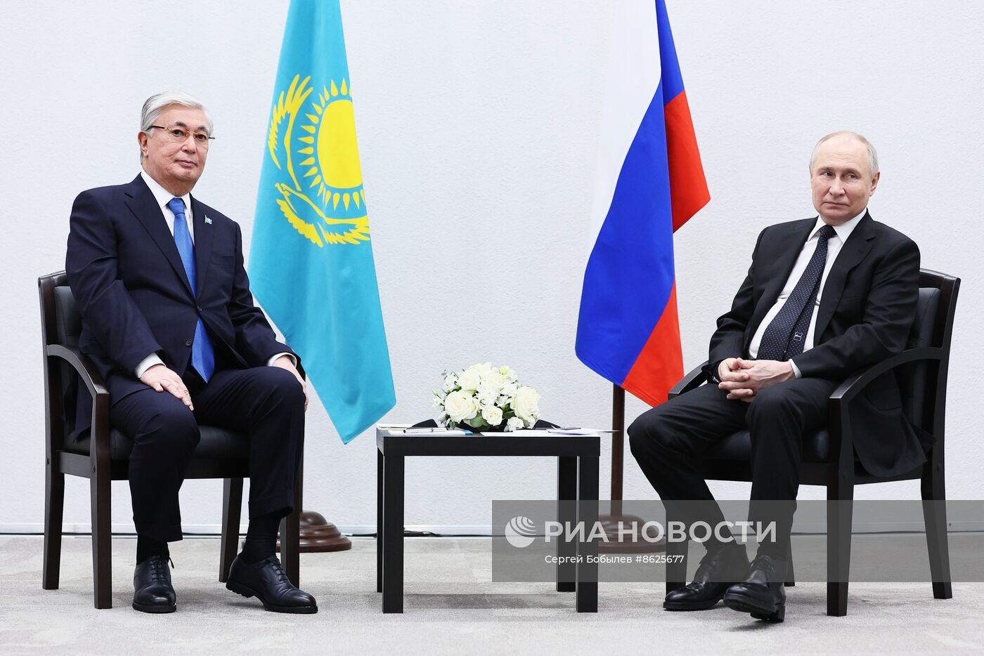 Президент РФ В. Путин встретился с президентом Казахстана К.-Ж Токаевым