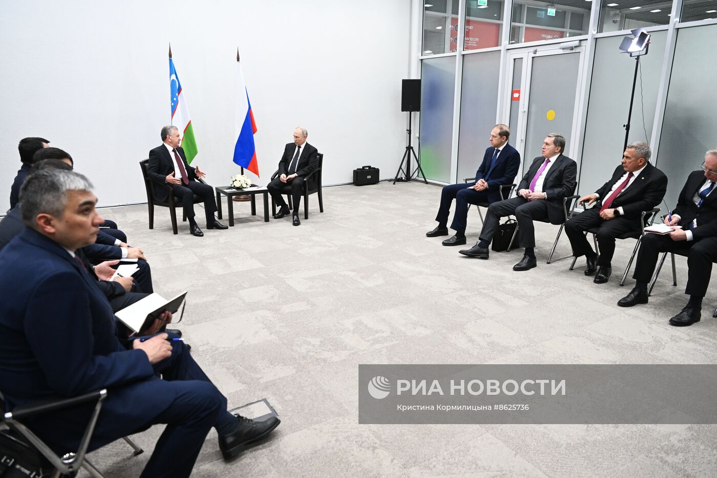Президент РФ В. Путин встретился с президентом Узбекистана Шавкатом Мирзиеевым