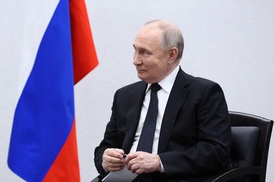 Президент РФ В. Путин встретился с президентом Казахстана К.-Ж Токаевым