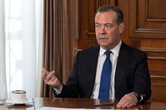 Заместитель председателя Совбеза РФ Д. Медведев дал интервью российским СМИ