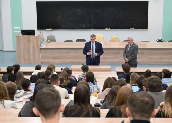 Кандидат в президенты РФ Л. Слуцкий посетил Новосибирск