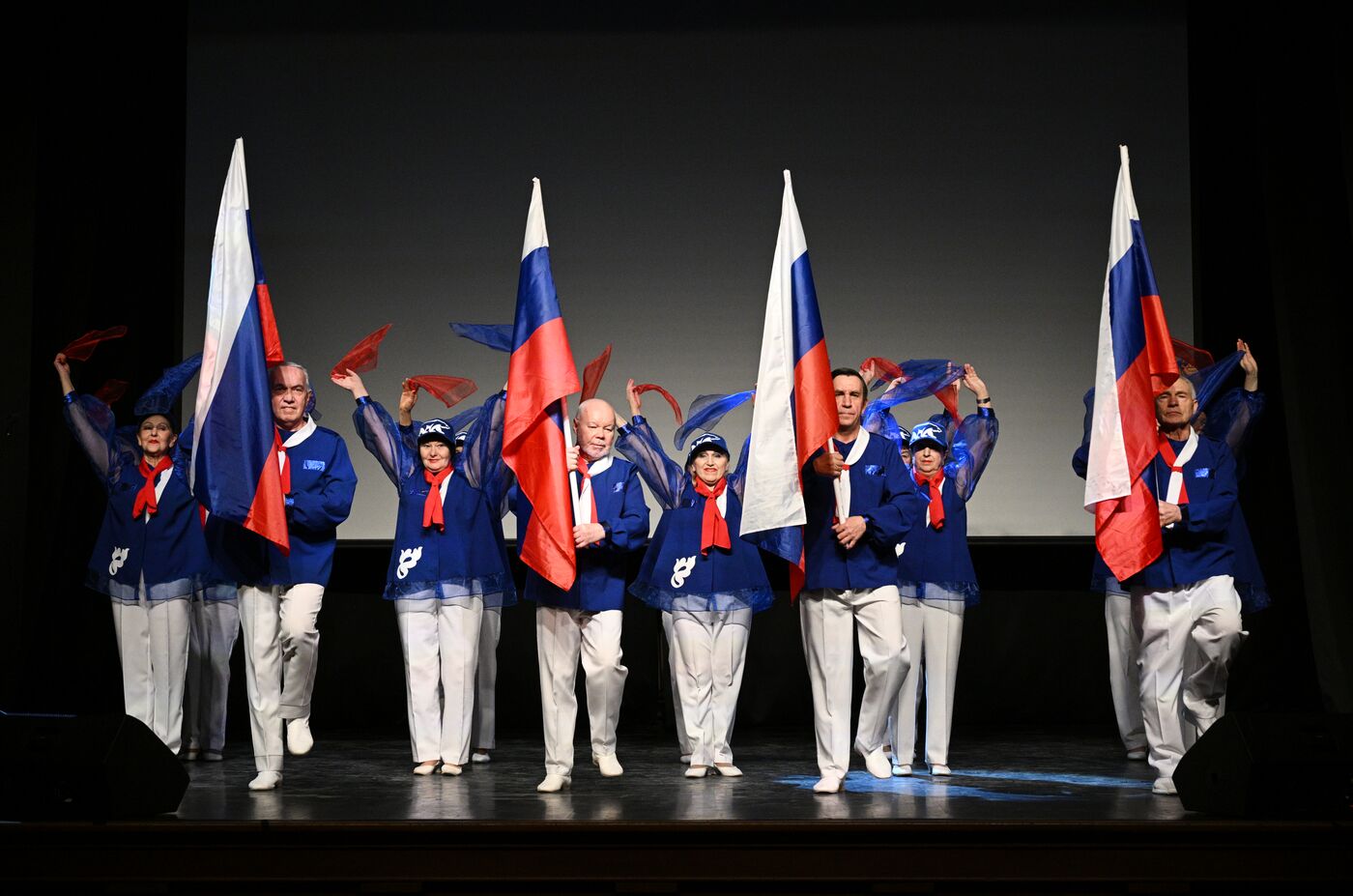 Выставка "Россия". Вечер знакомств "Сегодня в клубе танцы для посетителей 55+"