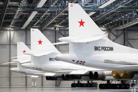 Президент РФ В. Путин посетил Казанский авиационный завод имени С. П. Горбунова