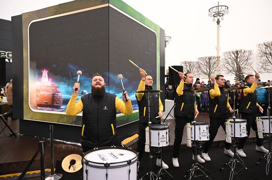 Выставка "Россия". Выступление барабанщиков, номер "DRUM COVER"