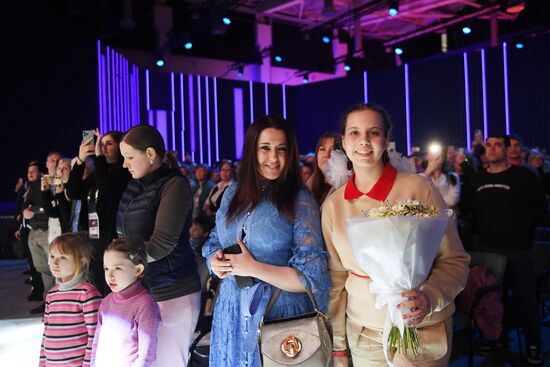 Международная выставка-форум "Россия"
Спектакль "Вера. Надежда. Любовь"
Зрители Место: Россия, Москва. Автор: Екатерина Чеснокова/РИА Новости. Выставка "Россия". Спектакль "Вера. Надежда. Любовь"