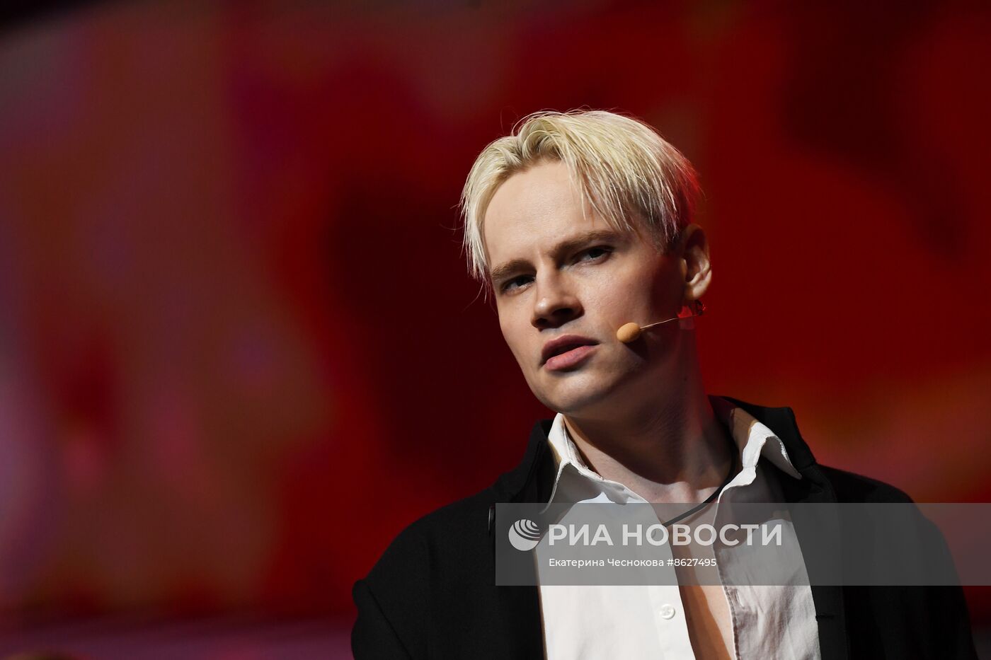 Выставка "Россия". Спектакль "Вера. Надежда. Любовь"