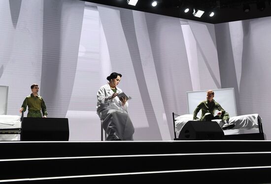 Международная выставка-форум "Россия"
Спектакль "Вера. Надежда. Любовь"
В центре: певица Ксения Лебедева Место: Россия, Москва. Автор: Екатерина Чеснокова/РИА Новости. Выставка "Россия". Спектакль "Вера. Надежда. Любовь"