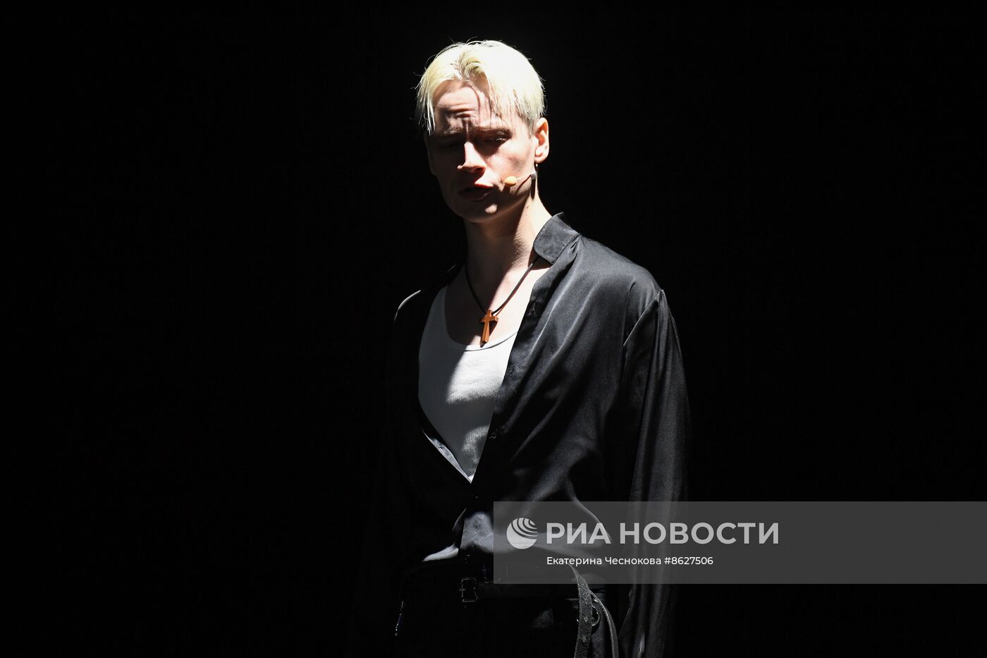 Выставка "Россия". Спектакль "Вера. Надежда. Любовь"