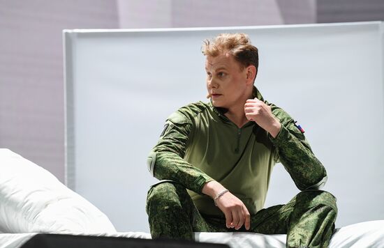 Международная выставка-форум "Россия"
Спектакль "Вера. Надежда. Любовь"
Певец Сергей Нихаенко
Место: Россия, Москва. Автор: Екатерина Чеснокова/РИА Новости. Выставка "Россия". Спектакль "Вера. Надежда. Любовь"