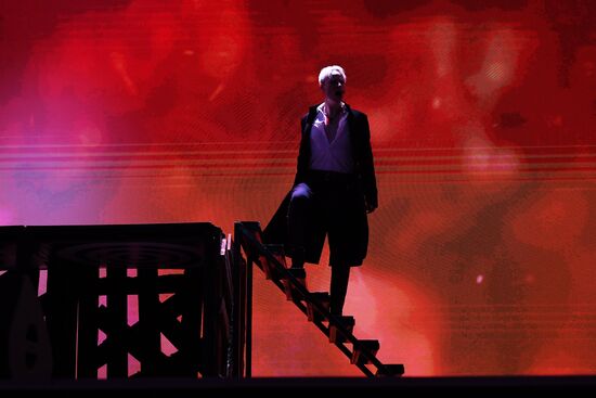 Международная выставка-форум "Россия"
Спектакль "Вера. Надежда. Любовь"
Певец SHAMAN Место: Россия, Москва. Автор: Екатерина Чеснокова/РИА Новости. Выставка "Россия". Спектакль "Вера. Надежда. Любовь"