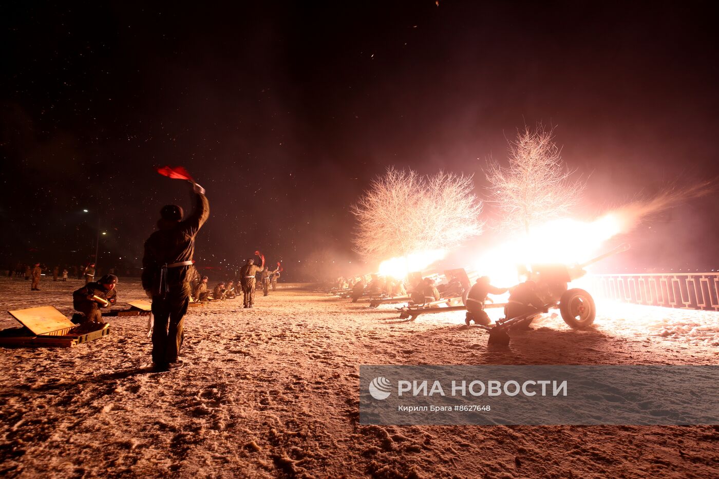 Салют в честь Дня защитника Отечества