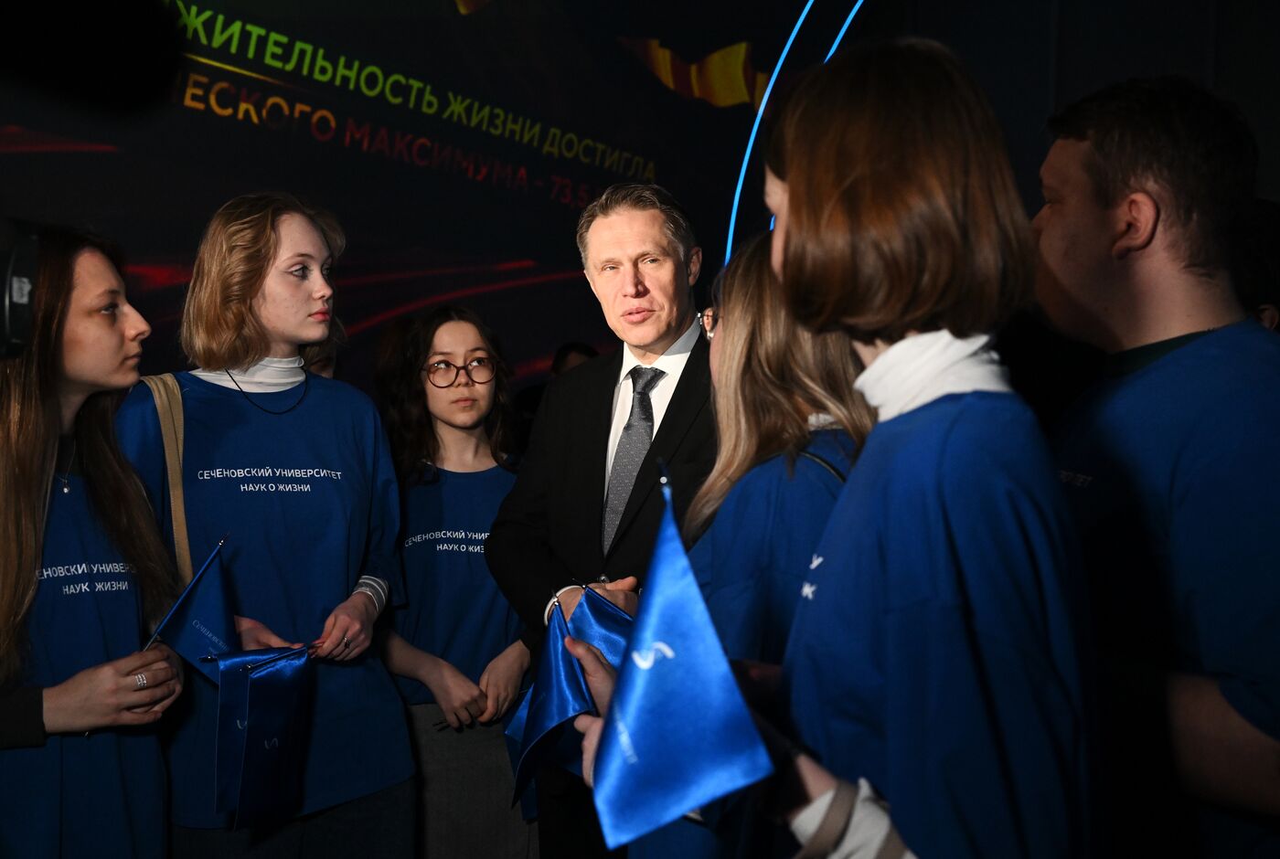 Выставка "Россия". Министр здравоохранения РФ М. Мурашко провел экскурсию по галерее "Достижения России"