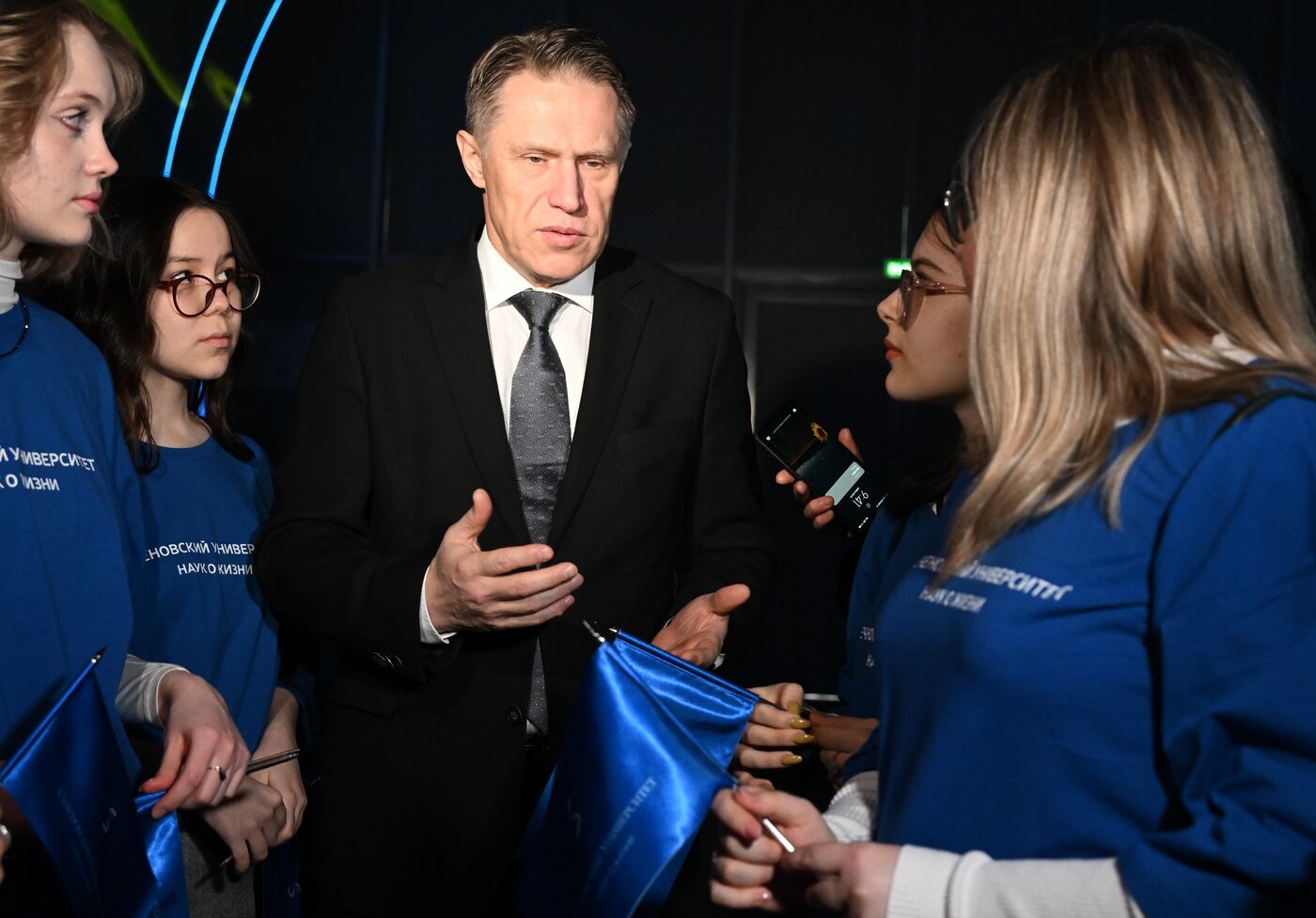 Выставка "Россия". Министр здравоохранения РФ М. Мурашко провел экскурсию по галерее "Достижения России"