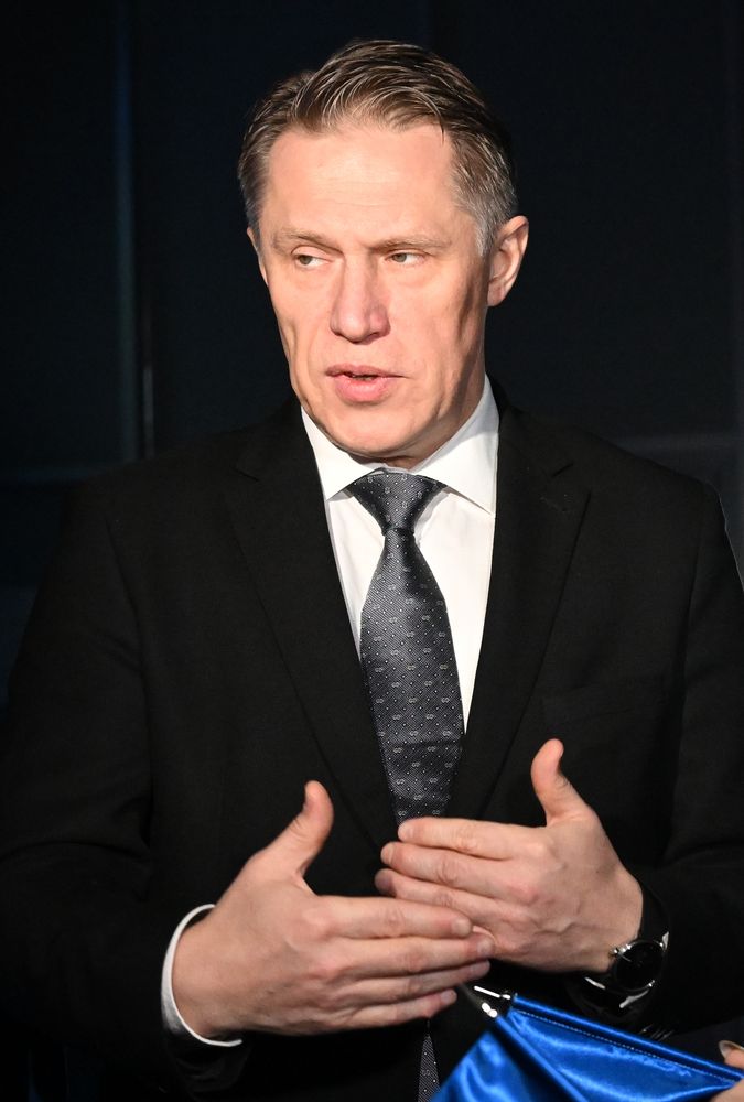 Выставка "Россия". Министр здравоохранения РФ М. Мурашко провел экскурсию по галерее "Достижения России"