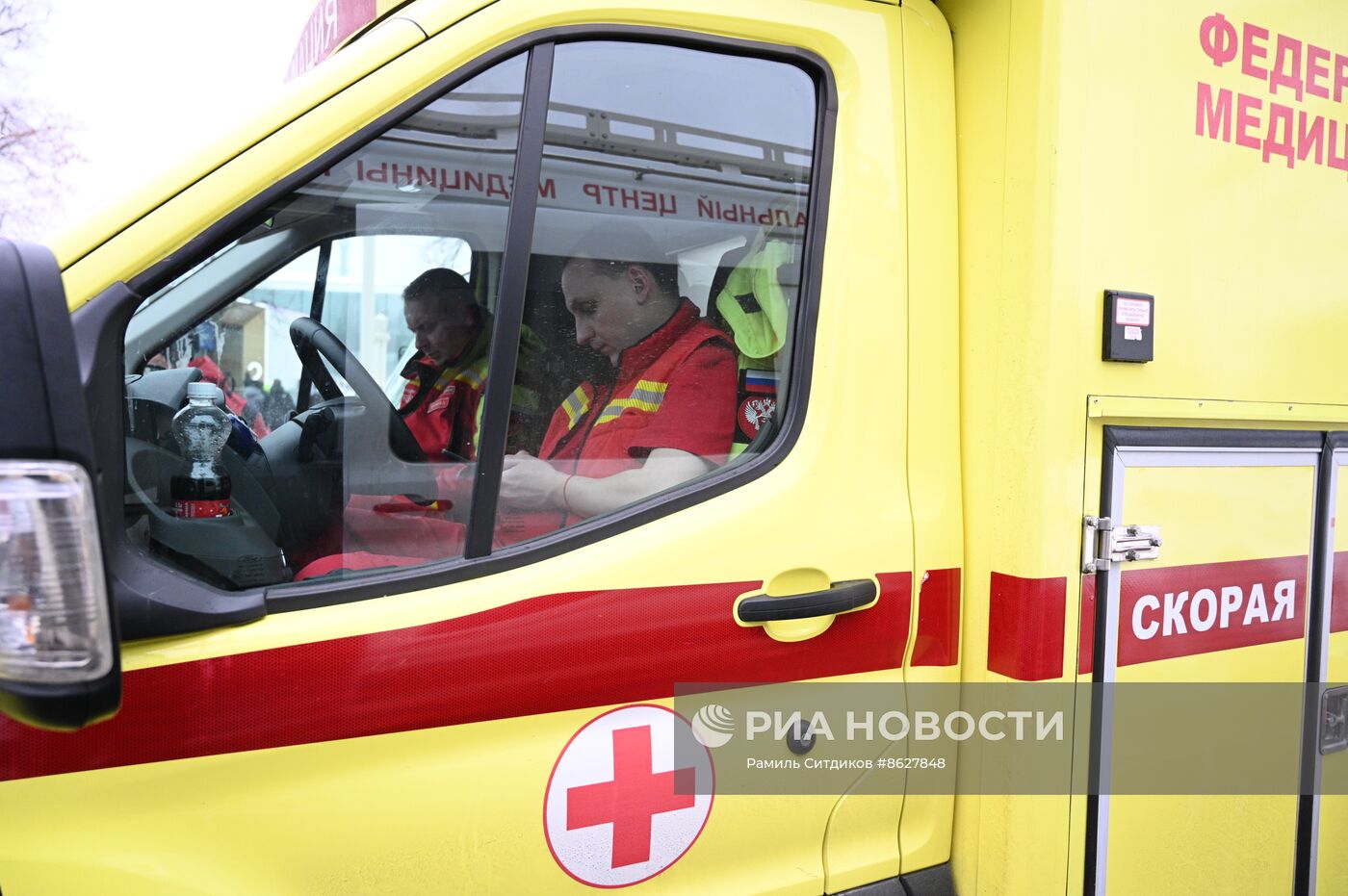 Выставка "Россия". Уличная экспозиция. Демонстрация техники, мобильных ФАПОВ