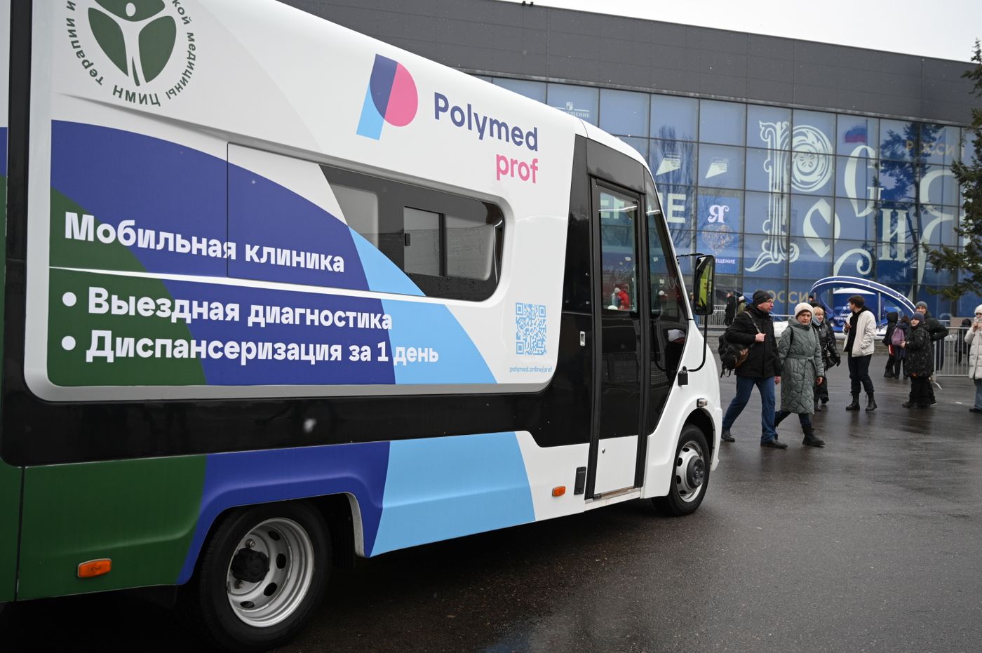 Выставка "Россия". Уличная экспозиция. Демонстрация техники, мобильных ФАПОВ